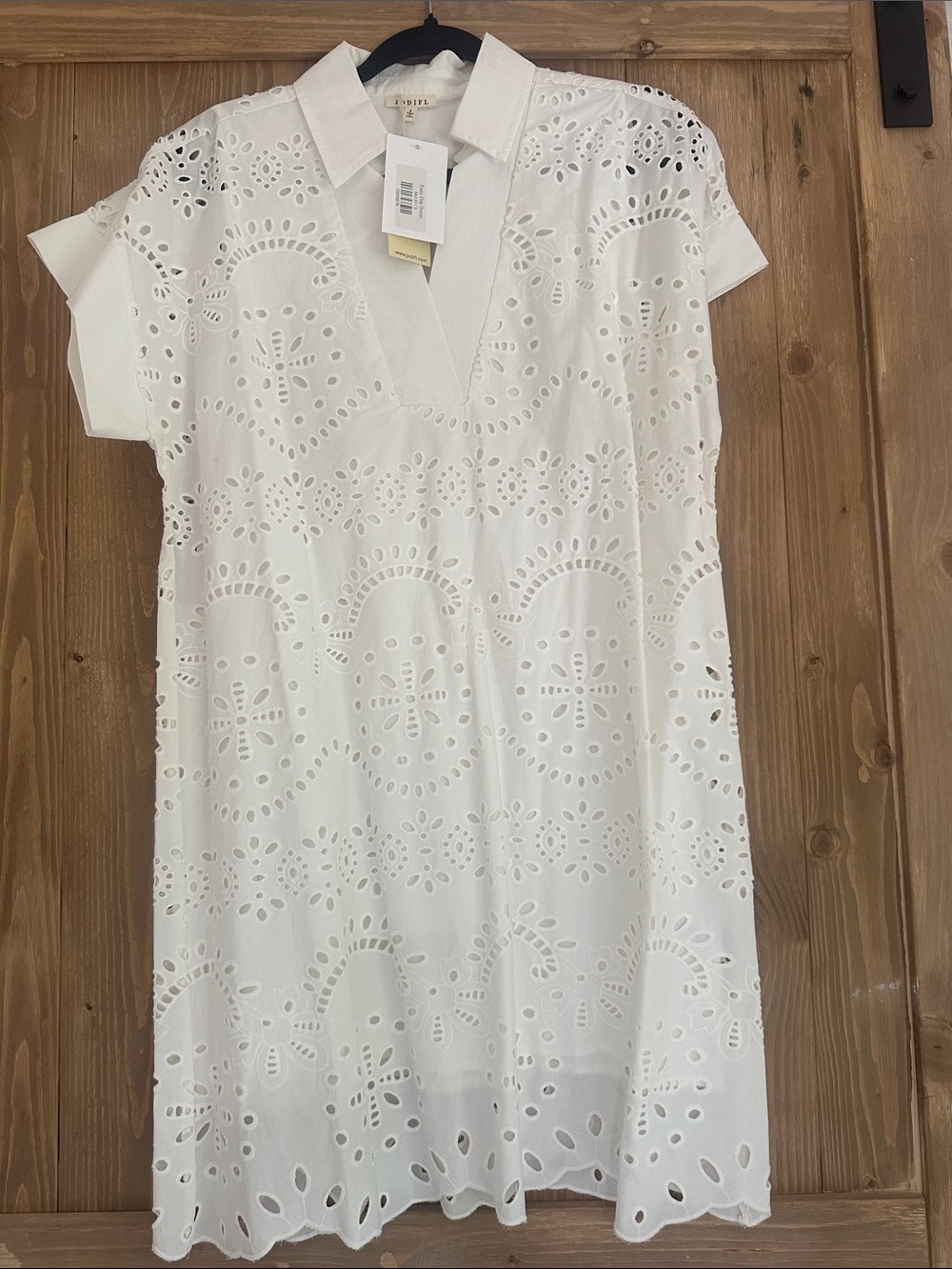 Women’s STUNNING White Eyelet Shift Dress - Collared V-Neck